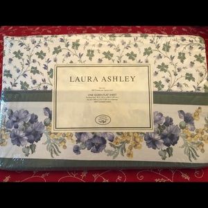 Laura Ashley Sheet Set - Queen